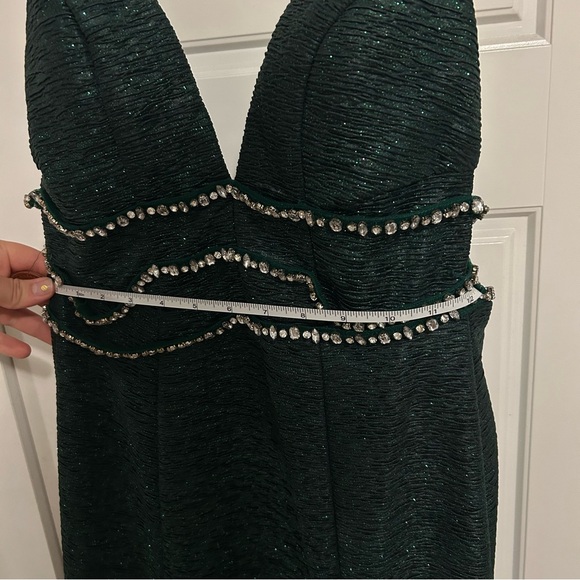 Formal green dress - Picture 4 of 8